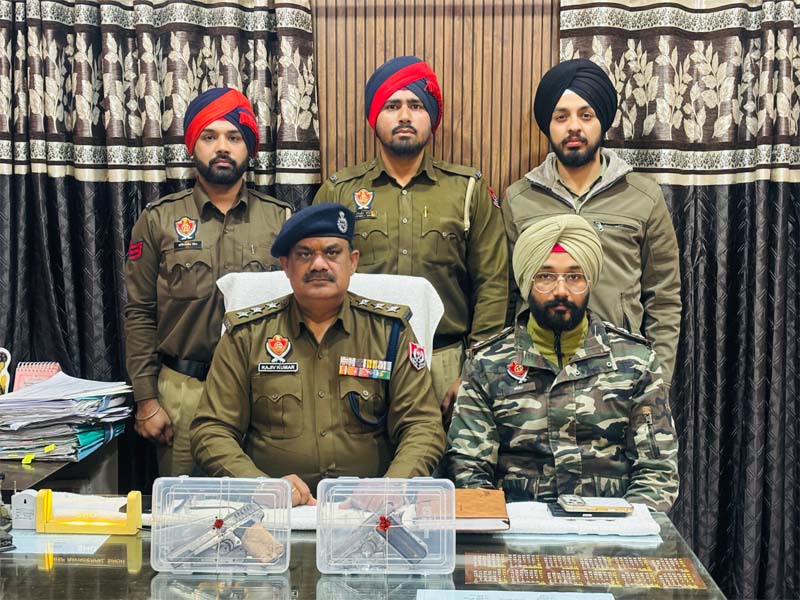 2 ਮੁਲਜ਼ਮਾਂ ਨੂੰ ਕਾਬੂ ਕਰਕੇ ਉਨ੍ਹਾਂ ਕੋਲੋਂ 2 ਪਿਸਤੌਲਾਂ, 5 ਜ਼ਿੰਦਾ ਕਾਰਤੂਸ ਤੇ 2 ਮੈਗਜੀਨ ਬਰਾਮਦ