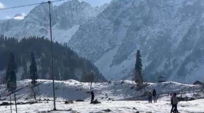 ਠੰਡ ਦੀ ਲਪੇਟ ''ਚ ਕਸ਼ਮੀਰ ! ਸ਼ੋਪੀਆਂ ਸਭ ਤੋਂ ਠੰਢਾ, ਜੰਮ ਗਈ ਡਲ ਝੀਲ; ਜਾਣੋ ਤਾਜ਼ਾ ਹਾਲਾਤ