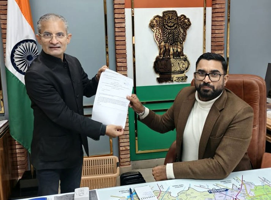 ਲੋਹੜੀ ਨੇੜੇ ਆਉਂਦੇ ਹੀ ਪਤੰਗਾਂ ਦੀਆਂ ਦੁਕਾਨਾਂ ’ਤੇ ਪੈ ਗਈ ਭੀੜ, ਚਾਈਨਾ ਡੋਰ ਖਿਲਾਫ਼ DC ਨੂੰ ਦਿੱਤਾ ਮੰਗ ਪੱਤਰ