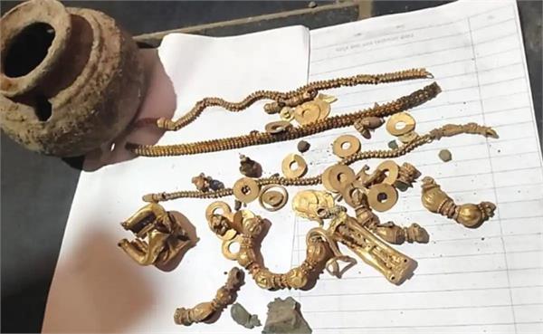 gold jewelry  bright luck 