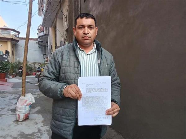 attack on bjp leader rakesh kaul  s house in jalandhar by unidentified people