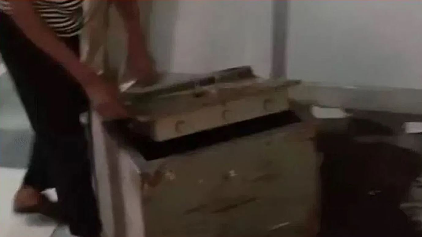 ਸਾਲਾਂ ਪੁਰਾਣੀ ''ਖਜ਼ਾਨੇ ਵਾਲੀ ਤਿਜ਼ੋਰੀ'', ਖੁੱਲ੍ਹਦੇ ਸਾਰ ਉੱਡੇ ਹੋਸ਼ ਸਭ ਦੇ ਹੋਸ਼