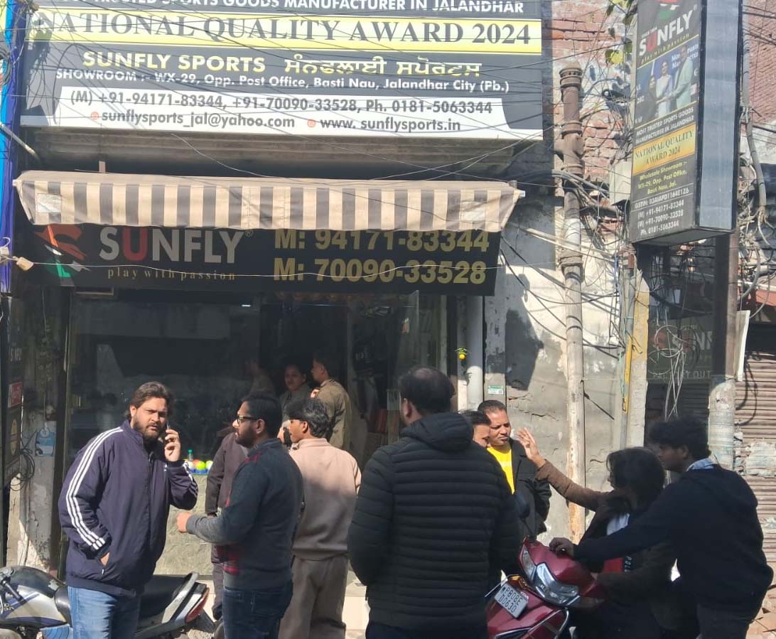 ਜਲੰਧਰ ''ਚ ਵੱਡੀ ਵਾਰਦਾਤ! ਸਪੋਰਟਸ ਦੀ ਦੁਕਾਨ ''ਤੇ ਲੱਖਾਂ ਦੀ ਚੋਰੀ, ਘਟਨਾ CCTV ''ਚ ਹੋਈ ਕੈਦ