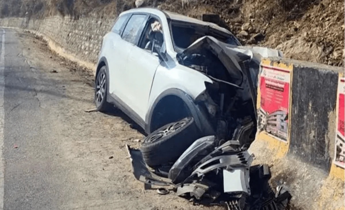 ਮਨਾਲੀ ਘੁੰਮਣ ਜਾ ਰਹੇ ਸੈਲਾਨੀਆਂ ਦੀ ਕਾਰ ਹੋਈ ਹਾਦਸੇ ਦੀ ਸ਼ਿਕਾਰ, 3 ਦੀ ਮੌਤ ਤੇ 3 ਹੋਰ ਜ਼ਖਮੀ