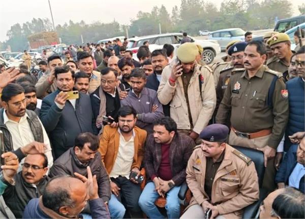 high court lawyer beaten up at barabanki toll plaza