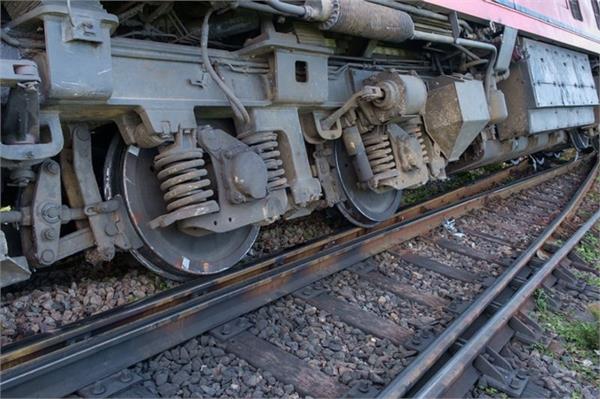 odisha  three wagons of a goods train derailed in balasore