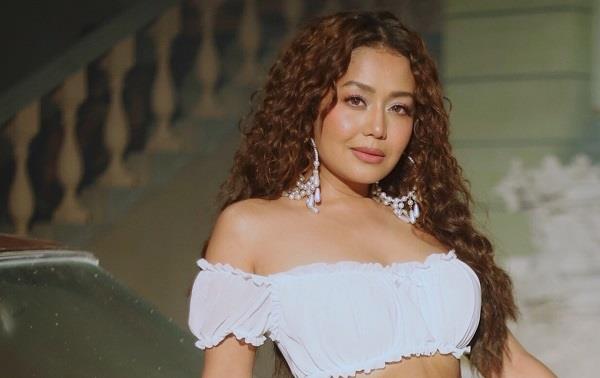 singer neha kakkar announces break