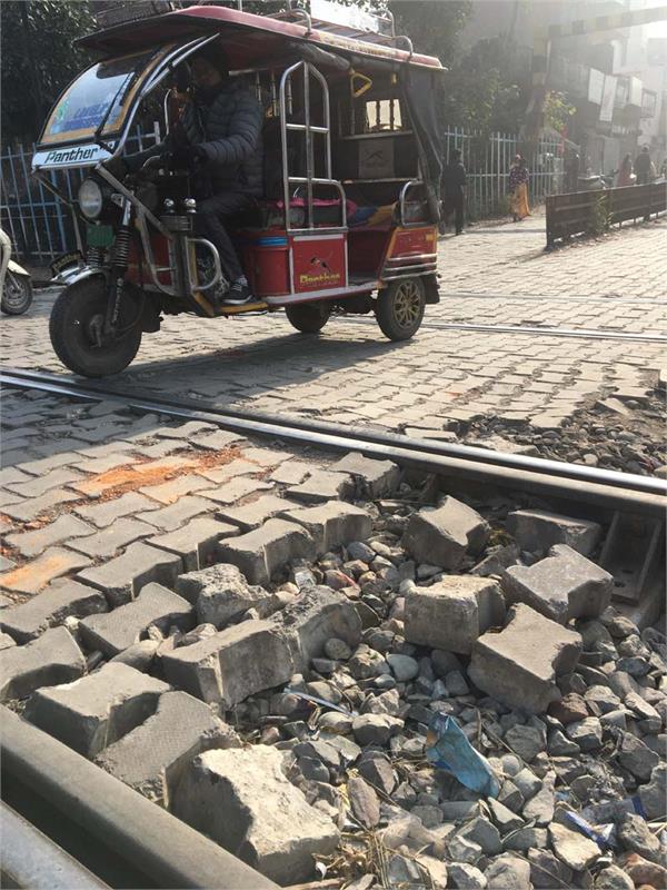 interlocking tiles being made at railway gates are the cause of accidents