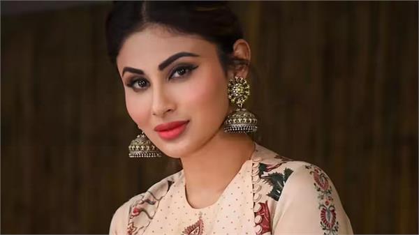 bollywood actress mouni roy misbehaved