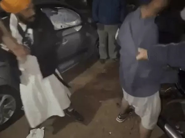 ਅੰਮ੍ਰਿਤਸਰ ''ਚ ਨਵੇਂ ਸਾਲ ਦੇ ਦਿਨ ਵੱਡੀ ਘਟਨਾ, ਗੋਲਡਨ ਟੈਂਪਲ ਪਰਿਸਰ ''ਚ ਫੜਿਆ...