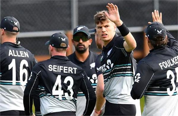 new zealand add fast bowler to squad as travelling reserve