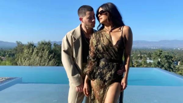 priyanka chopra romances husband nick jones  video without clothes pool