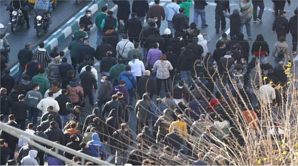 death toll in iran protests rises to 10 amid ongoing violence