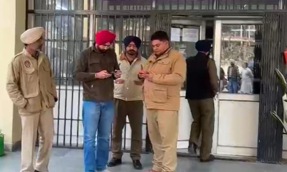 ਐੱਸਡੀਐੱਮ ਦਫ਼ਤਰ ਨੂੰ ਬੰਬ ਨਾਲ ਉਡਾਉਣ ਦੀ ਧਮਕੀ, ਪੁਲਸ ਨੇ ਕੀਤੀ ਘੇਰਾਬੰਦੀ