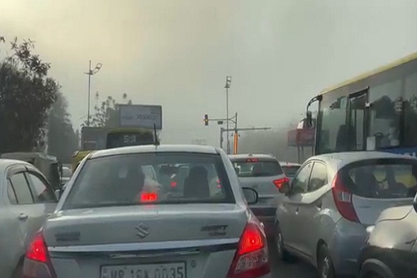 ਮੋਹਾਲੀ ਜ਼ਿਲ੍ਹੇ ''ਚ ਟ੍ਰੈਫਿਕ ਦਾ ਬੁਰਾ ਹਾਲ, ਕਿਸੇ ਤਰ੍ਹਾਂ ਦੀ ਕੋਈ ਮੈਨਜਮੈਂਟ ਨਹੀਂ