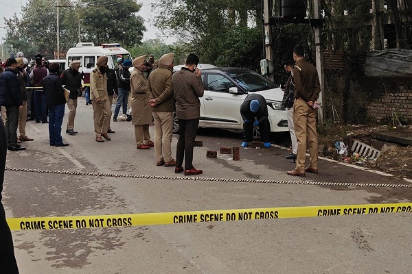 ਮੋਹਾਲੀ 'ਚ ਦਿਨ-ਦਿਹਾੜੇ ਬੰਦੇ ਦਾ ਗੋਲੀਆਂ ਮਾਰ ਕੇ ਕਤਲ, SSP ਦਫ਼ਤਰ ਦੇ ਬਾਹਰ ਵਾਪਰੀ ਵਾਰਦਾਤ