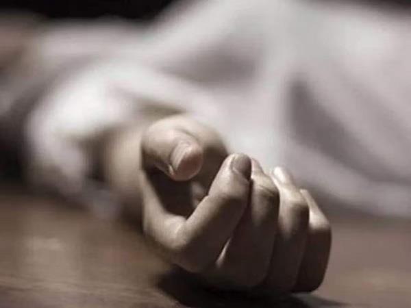 jharkhand  woman dies after hitting swing in dumka