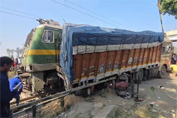 deoghar patnahowrah rail line narrowly escapes disaster