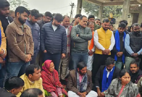 ਲਖਨਊ ਦੇ ਬਹਾਰੂ ਪਿੰਡ ''ਚ ਡਾ. ਅੰਬੇਡਕਰ ਦੀ ਮੂਰਤੀ ਦੀ ਭੰਨ੍ਹਤੋੜ, ਇਲਾਕੇ ''ਚ ਭਾਰੀ ਪੁਲਸ ਫੋਰਸ ਤਾਇਨਾਤ