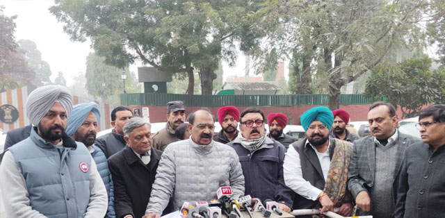 ਪੰਜਾਬ ਭਾਜਪਾ ਦੇ ਵਫ਼ਦ ਨੇ ਚੰਡੀਗੜ੍ਹ ‘ਚ ਰਾਜਪਾਲ ਨਾਲ ਕੀਤੀ ਮੁਲਾਕਾਤ, ਸੌਂਪਿਆ ਮੰਗ ਪੱਤਰ