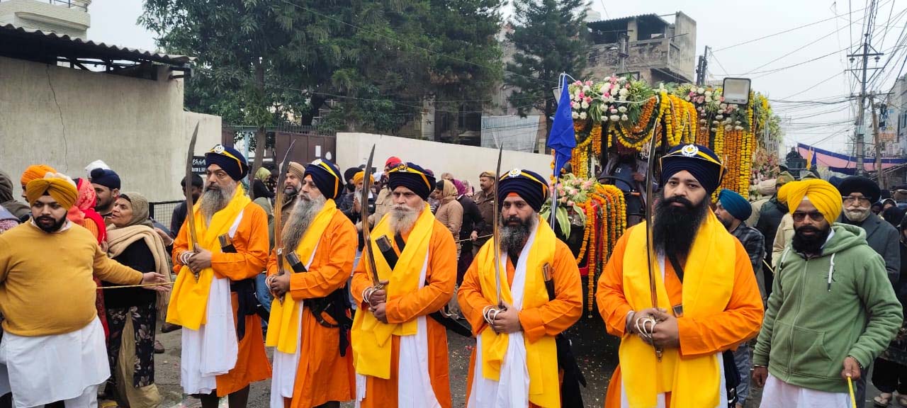 ਸ੍ਰੀ ਗੁਰੂ ਗੋਬਿੰਦ ਸਿੰਘ ਜੀ ਦੇ ਪ੍ਰਕਾਸ਼ ਪੁਰਬ ਨੂੰ ਸਮਰਪਿਤ ਜਲੰਧਰ ''ਚ ਸਜਾਇਆ ਗਿਆ ਨਗਰ ਕੀਰਤਨ