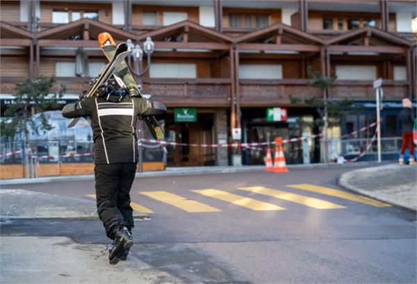 it  s too early to speculate on the cause of the fire in the swiss bar  officials