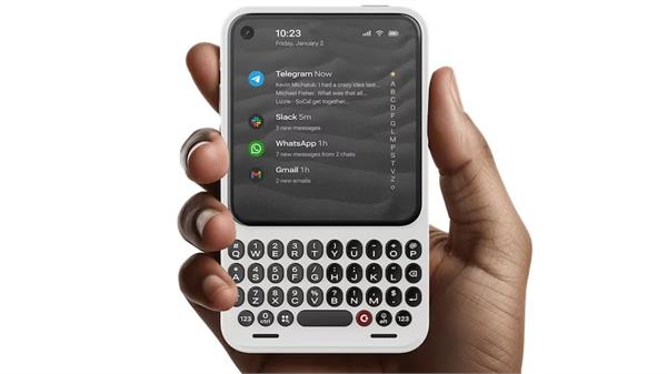 blackberry like clicks communicator launch price