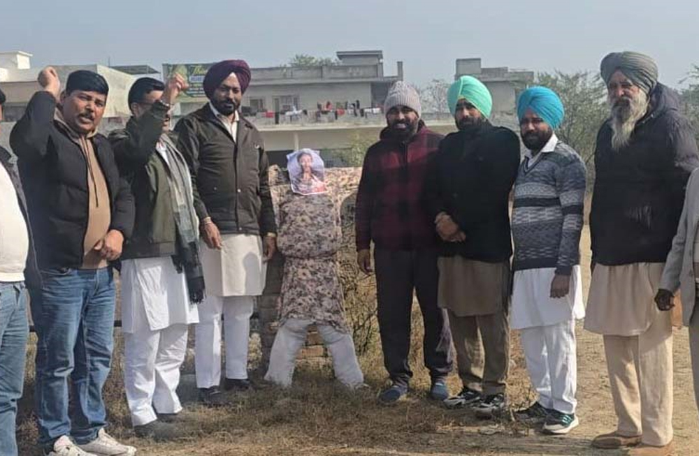 ਆਤਿਸ਼ੀ ਦੀ ਟਿੱਪਣੀ ਖਿਲਾਫ਼ ਭਾਜਪਾ ਵੱਲੋਂ ਬੱਧਨੀ ਕਲਾਂ ’ਚ ਪੁਤਲਾ ਫੂਕ ਪ੍ਰਦਰਸ਼ਨ