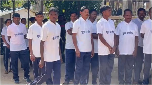 naxalites  surrender  chhattisgarh  reward  security forces