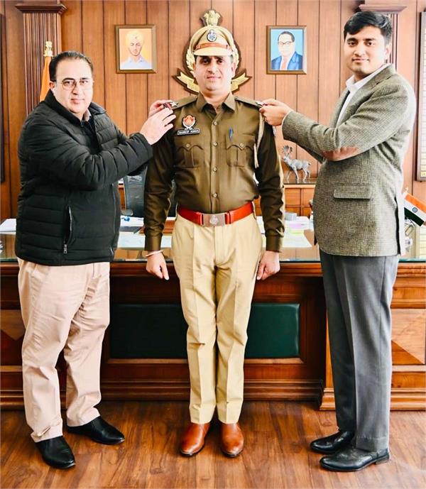 ssp promoted post in charge sandeep kumar to sub inspector by adding star