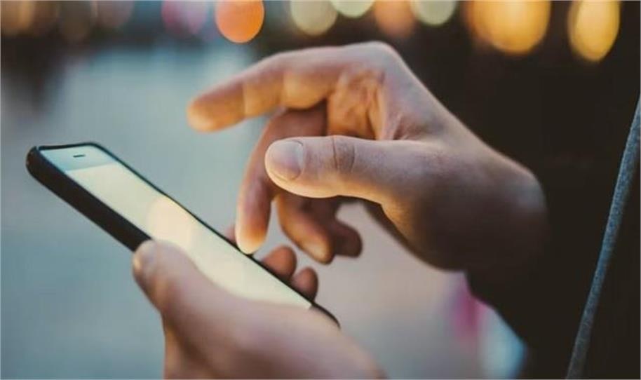 ਸਾਵਧਾਨ! ਮੋਬਾਈਲ ''ਚ ਭੁੱਲ ਕੇ ਵੀ ਨਾ ਰੱਖੋ ਇਹ ਚੀਜ਼ਾਂ, ਪੁਲਸ ਪਹੁੰਚ ਸਕਦੀ ਹੈ ਤੁਹਾਡੇ ਘਰ