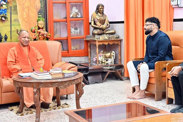 ਯੂਪੀ ਦੇ CM ਯੋਗੀ ਆਦਿਤਿਆਨਾਥ ਨੂੰ ਮਿਲੇ ਰੈਪਰ ਬਾਦਸ਼ਾਹ, ਰੱਜ ਕੇ ਕੀਤੀ ਤਾਰੀਫ਼