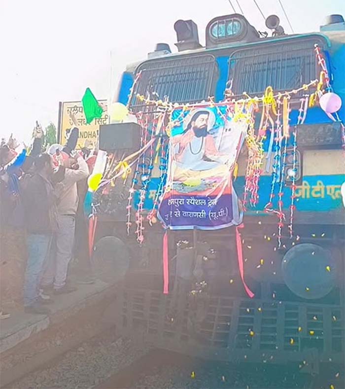 ਜਲੰਧਰ ਦੇ ਰੇਲਵੇ ਸਟੇਸ਼ਨ 'ਤੇ ਗੂੰਜੇ ਸ਼੍ਰੀ ਗੁਰੂ ਰਵਿਦਾਸ ਮਹਾਰਾਜ ਜੀ ਦੇ ਜੈਕਾਰੇ, ਕਾਸ਼ੀ ਲਈ ਸਪੈਸ਼ਲ ਟਰੇਨ ਰਵਾਨਾ