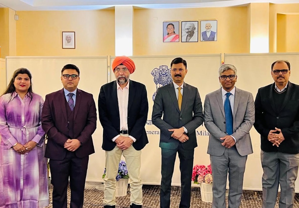 ਇਟਲੀ ''ਚ ਗੁਜਰਾਤ ਦੀ ਮਸ਼ਹੂਰ ''ਗਿਫਟ ਸਿਟੀ'' ਦੀ ਗੂੰਜ! ਮਿਲਾਨ ਪਹੁੰਚੇ CEO ਸੰਜੇ ਕੌਲ ਤੇ ਵਫ਼ਦ ਦਾ ਭਰਵਾਂ ਸਵਾਗਤ