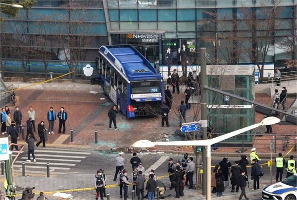 south korea  bus plows into pedestrians in seoul