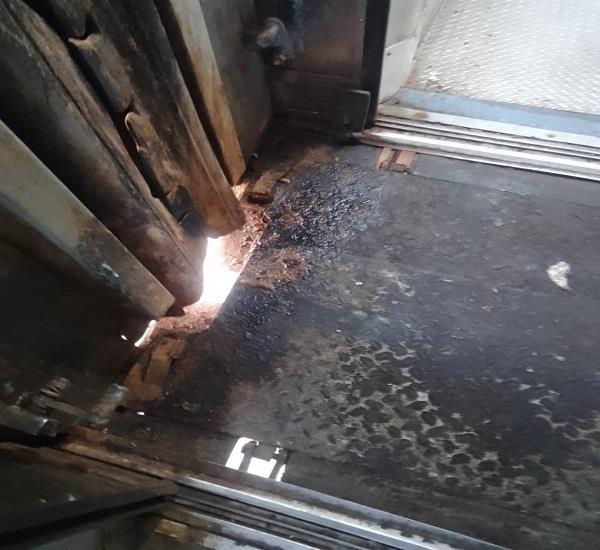 people have to face inconvenience due to dirt in trains