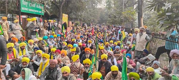 farmers protest against the government in bathinda