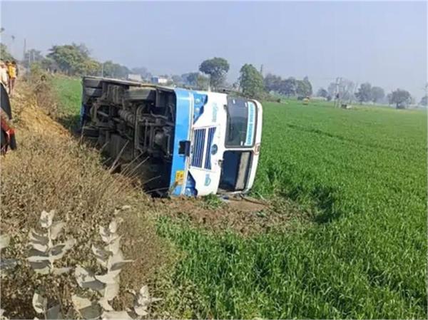 roadways bus full of passengers overturns