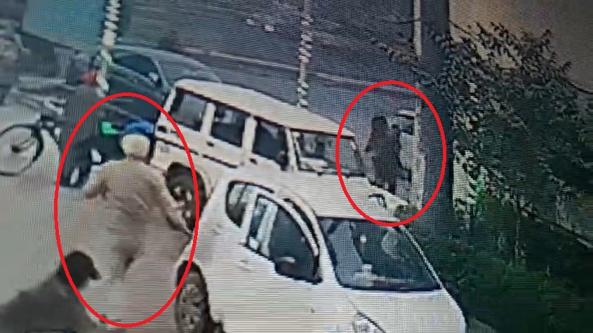 ਓ ਭੱਜ ਗਿਆ, ਭੱਜ ਗਿਆ...ਪੈ ਗਿਆ ਰੌਲ਼ਾ..! ਪੁਲਸ ਵਾਲੇ ਦੀ ਗੱਡੀ ''ਚੋਂ ਭੱਜ ਨਿਕਲਿਆ ਮੁਲਾਜ਼ਮ, ਬਣ ਗਈ ਵੀਡੀਓ