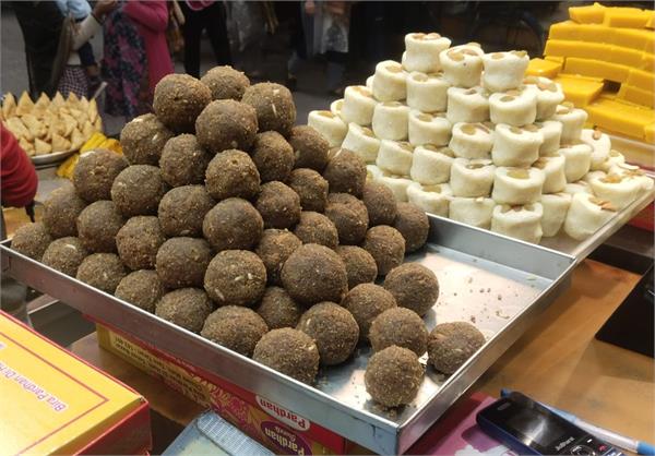 laddus with dates and panjiri have become the first choice for people