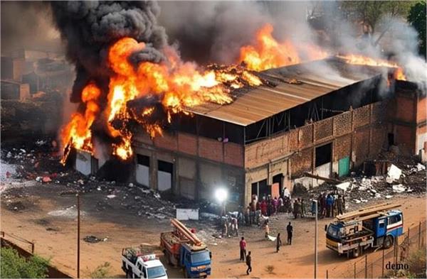 west bengal  big explosion in firecracker factory  4 injured