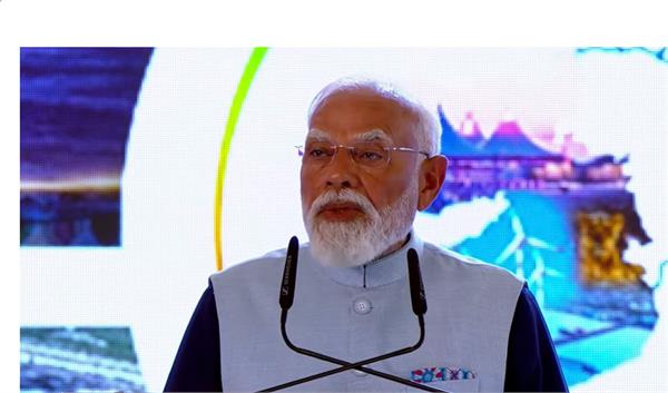 pm modi  s befitting reply to opponents