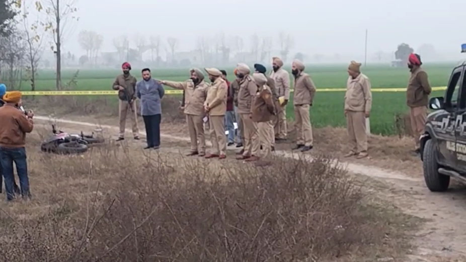 ਪੰਜਾਬ : ਹੱਥਾਂ ''ਚ ਆਟੋਮੈਟਿਕ ਹਥਿਆਰ ਤੇ ਸਾਹਮਣੇ ਪੁਲਸ, ਗੋਲੀਆਂ ਦੀ ਤਾੜ-ਤਾੜ ਨਾਲ ਕੰਬਿਆ ਇਲਾਕਾ!