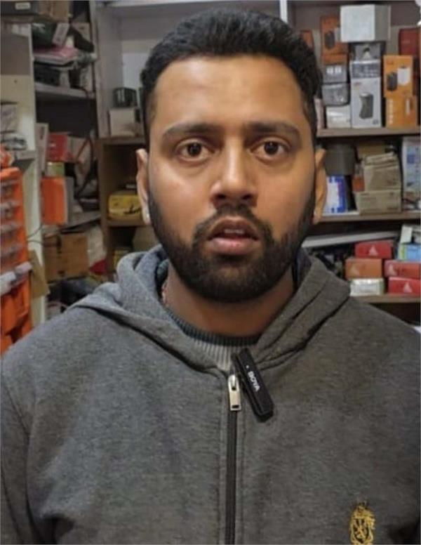 masked robbers snatch youth  s wallet and flee