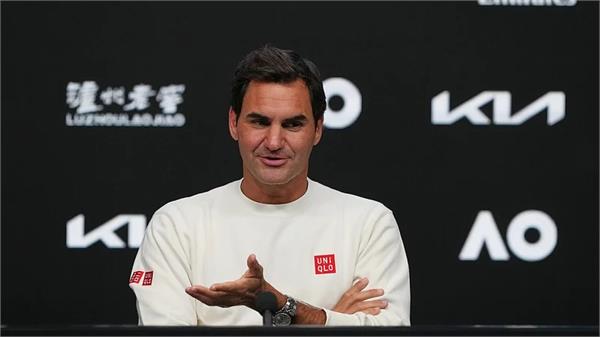 roger federer returns to rod laver arena