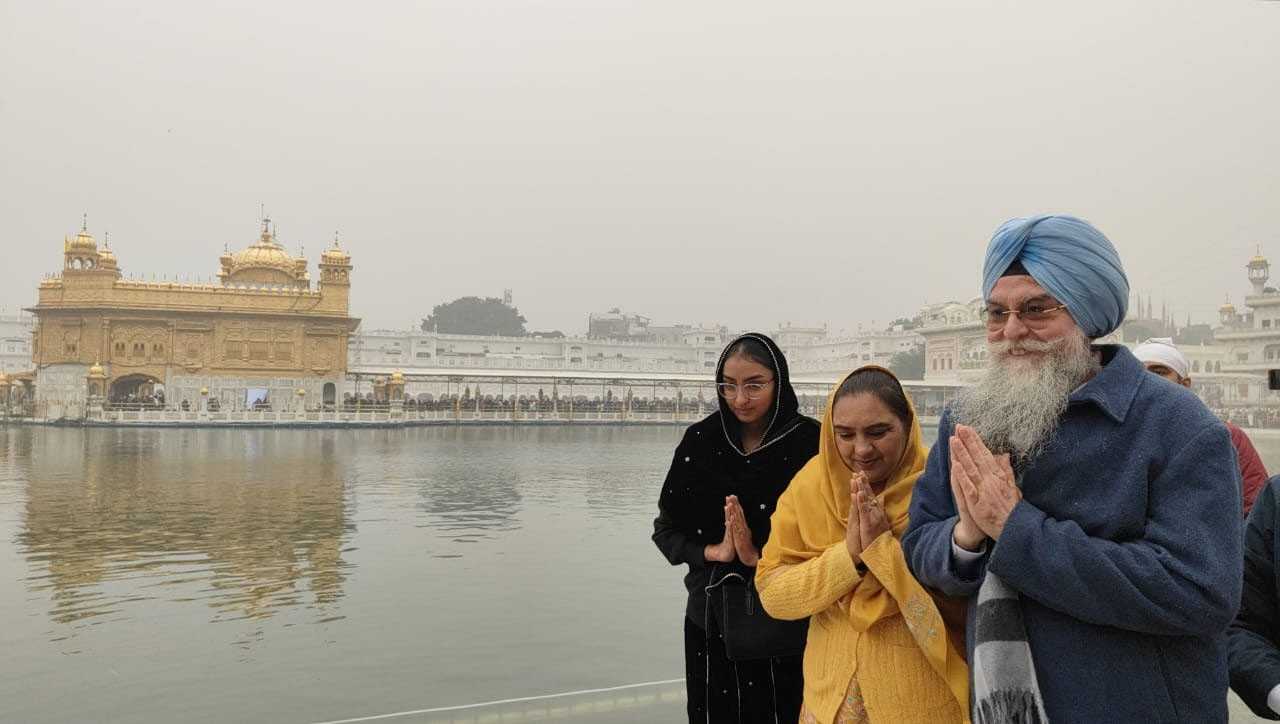 ਸੱਚਖੰਡ ਸ੍ਰੀ ਹਰਿਮੰਦਰ ਸਾਹਿਬ ਵਿਖੇ ਨਵੇਂ ਸਾਲ ਮੌਕੇ ਸਪੀਕਰ ਸੰਧਵਾਂ ਪਰਿਵਾਰ ਸਮੇਤ ਹੋਏ ਨਤਮਸਤਕ