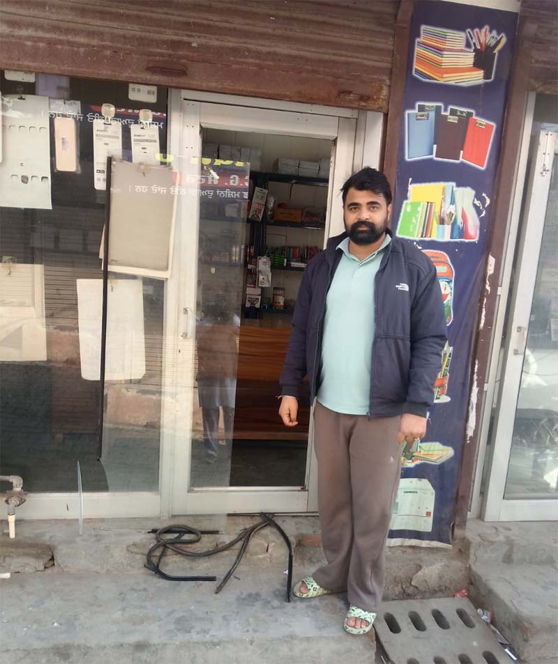 ਮਲੋਟ ਵਿਖੇ ਰੇਲਵੇ ਰੋਡ ’ਤੇ ਚੋਰਾਂ 3 ਦੁਕਾਨਾਂ ਨੂੰ ਬਣਾਇਆ ਨਿਸ਼ਾਨਾ