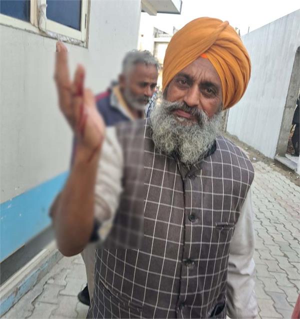 sewadar davinder singh caught in china door