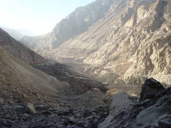 ਪਾਕਿਸਤਾਨ ''ਚ ਕੁਦਰਤ ਦਾ ਕਹਿਰ: ਜ਼ਮੀਨ ਖਿਸਕਣ ਕਾਰਨ 6 ਲੋਕਾਂ ਦੀ ਮੌਤ, ਕਈ ਮਲਬੇ ਹੇਠ ਦੱਬੇ