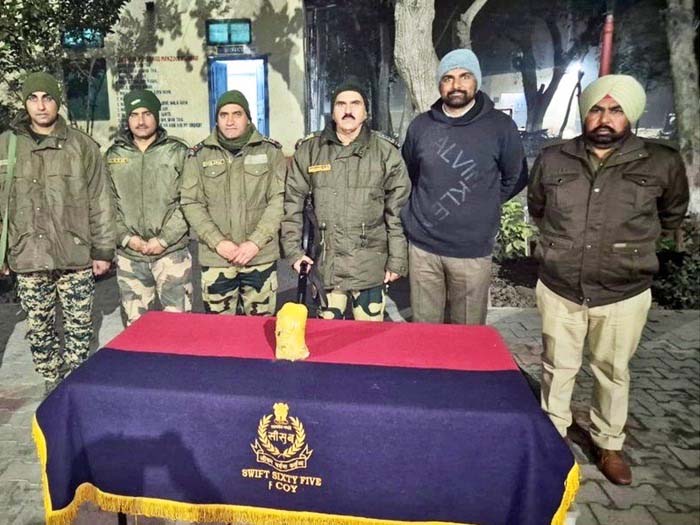 ਪੁਲਸ ਤੇ BSF ਵੱਲੋਂ ਨਸ਼ਾ ਤਸਕਰੀ ਖ਼ਿਲਾਫ਼ ਵੱਡੀ ਕਾਰਵਾਈ, ਖੇਤਾਂ ’ਚੋਂ 1 ਕਿਲੋ 120 ਗ੍ਰਾਮ ਹੈਰੋਇਨ ਬਰਾਮਦ